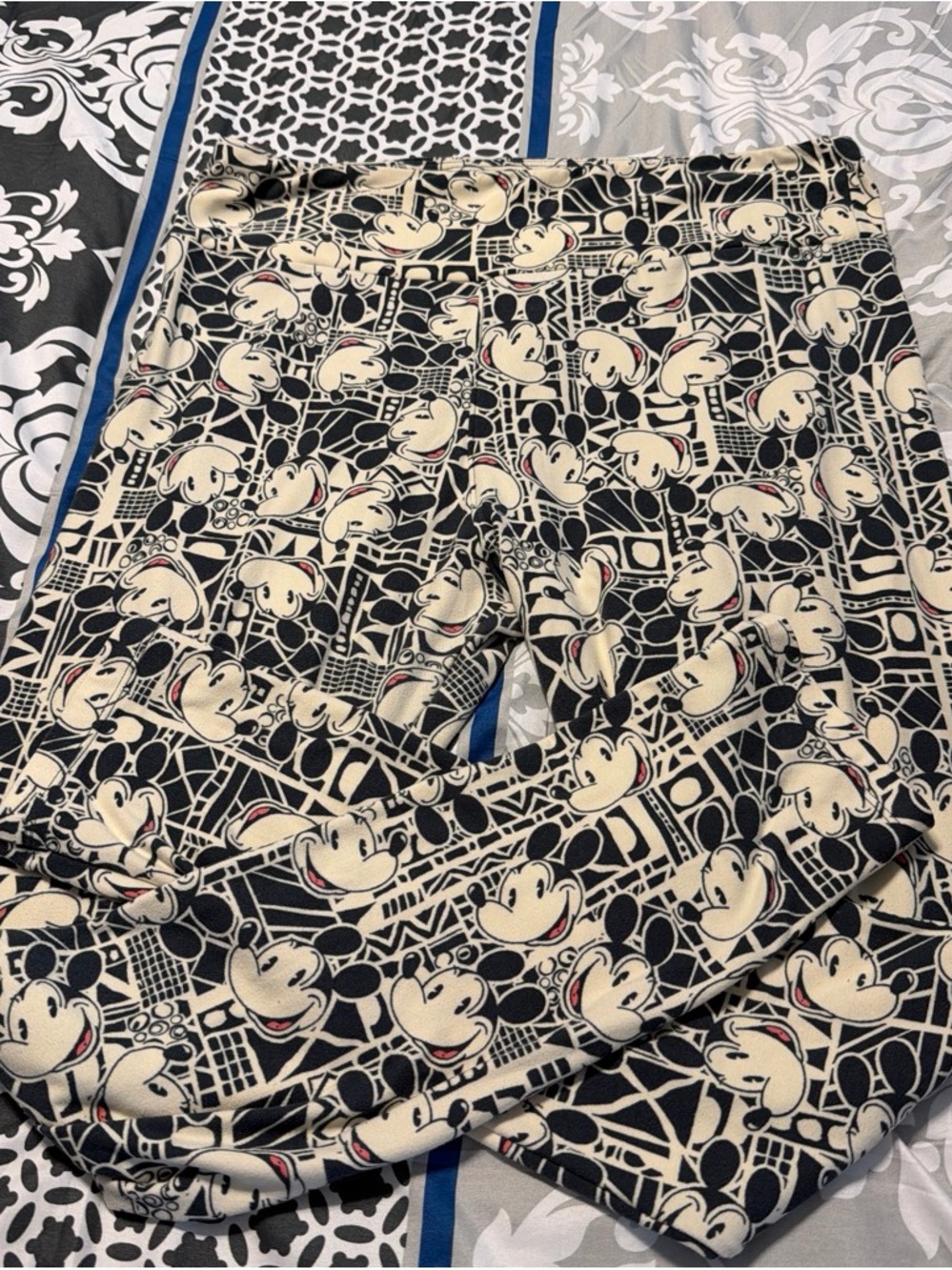 Black & Cream Character Print Leggings